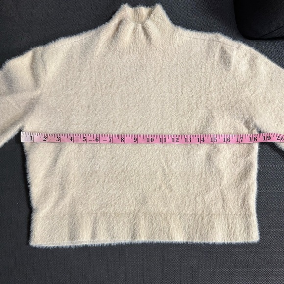 Revolve Tularosa ‘Jess’ Fuzzy Cropped Sweater in Ivory Size XXS - Picture 10 of 10